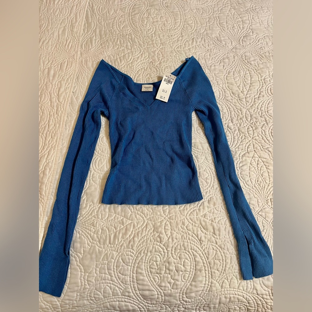Abercrombie & Fitch sweater